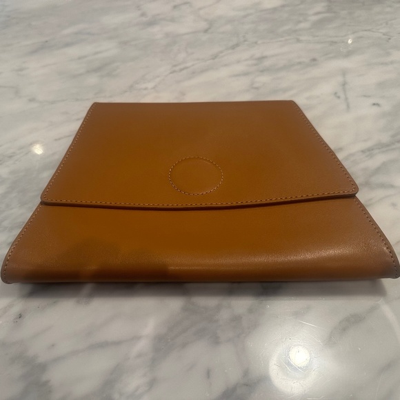 Brand NEW Women's tan MODERN WEAVING camel-colored clutch, envelope shape - Picture 7 of 9